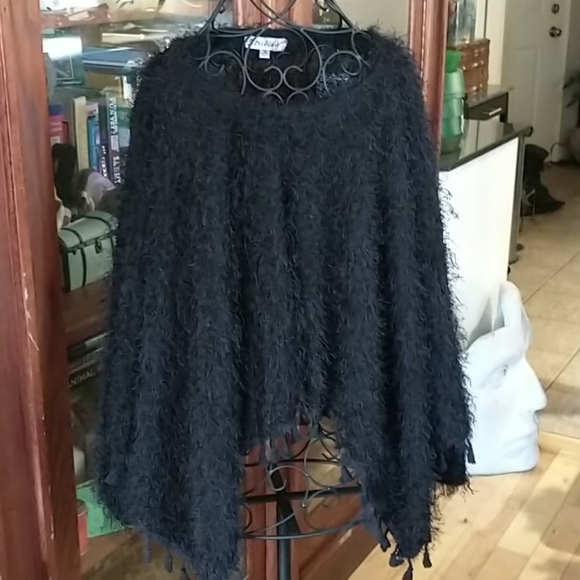 π¨π¦ Gorgeous Tasseled Poncho Sweater